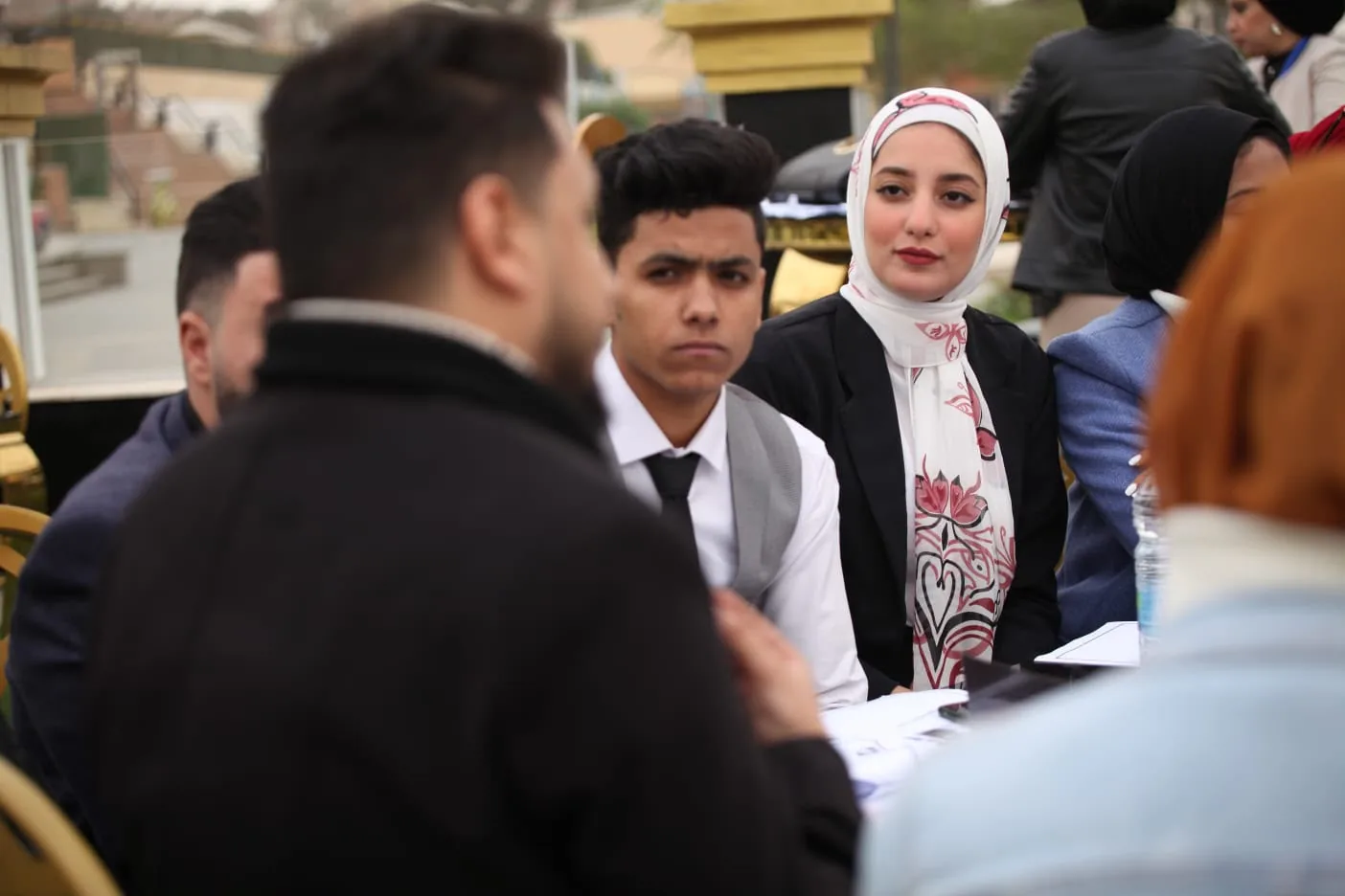 مساعدة الخريجين على العمل — 13
