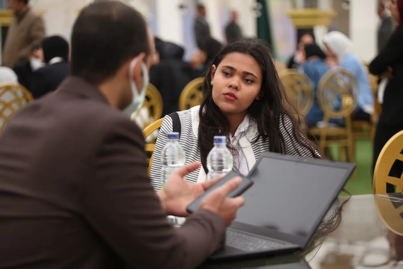 مساعدة الخريجين على العمل — 6